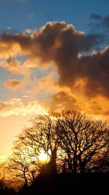 Burnley 'in kuzeyindeki dramatik günbatımının geliştirilmeye ihtiyacı yoktu. Stüdyo penceremden görünen manzara bu.