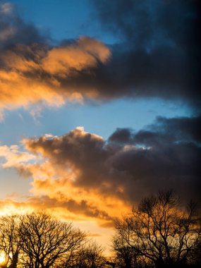 Burnley 'in kuzeyindeki dramatik günbatımının geliştirilmeye ihtiyacı yoktu. Stüdyo penceremden görünen manzara bu.