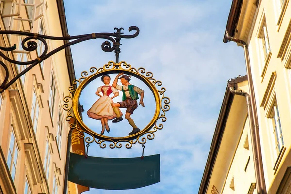 Das Malerische Schild Der Getriedegasse Ist Die Wichtigste Einkaufsstraße Salzburgs — Stockfoto