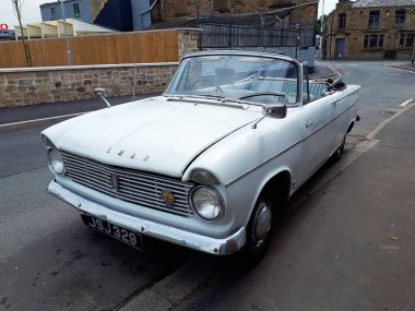 Hillman Super Minx, Hillman tarafından 1961-1967 yılları arasında üretilen bir aile arabasıdır. Hillman Minx 'in biraz daha büyük bir versiyonuydu bu ise restorasyona ve sevgiye muhtaçtı.