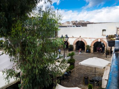 Cebelitarık Kayası 'ndaki Kazemates Meydanı' nın detayları Akdeniz girişinde.