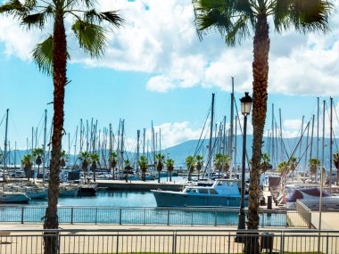 Cebelitarık Kayası marinası. 