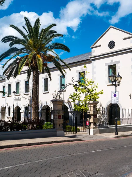 Ahora Bien Banco Este Edificio Fue Quizás Una Vez Cuartel —  Fotos de Stock