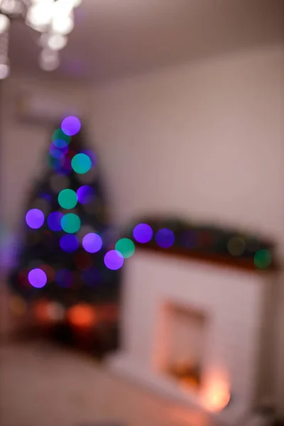 Silvesterbaum Und Haus Abends Geschmückt Geschenkboxen Und Rote Socken Mit — Stockfoto