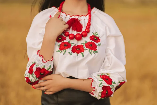 Young Girl Standing Wheat Field Wearing Ukrainian National Embroidered Shirt — Stock Photo, Image