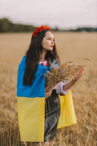 Young Sad Girl Shrouded Flag Waiting Victory Field Wearing Ukrainian — Stock Photo, Image