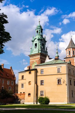 Wawel Kalesi, Krakow 'un merkezinde bulunan bir kale ikametgahıdır.