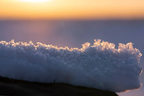Κοντινό Πλάνο Χιονόμπαλες Χιόνι Στο Ηλιοβασίλεμα Έννοια Του Χειμώνα Και — Φωτογραφία Αρχείου