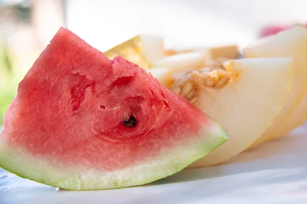 Tranche Pastèque Juteuse Rouge Sur Fond Tranches Melon Concept Fruits — Photo