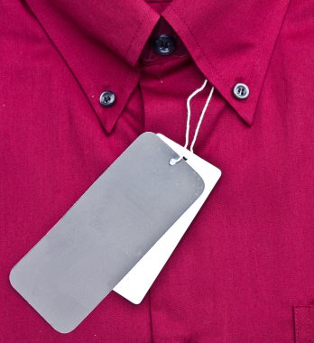 Kırmızı gömlek kapalı