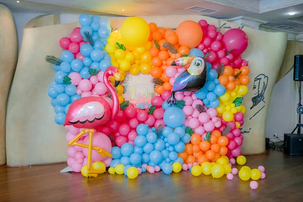 Cartas Festivas Decoração Fundo Dizendo Balões Coloridos Estúdio Tema Aniversário Fotografia De Stock