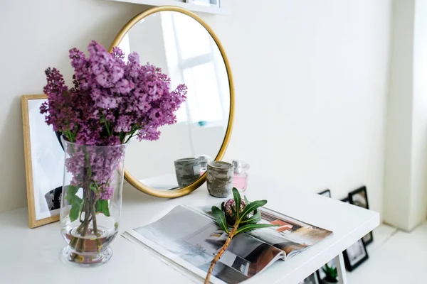 Vazoda Leylak Çiçekleri — Stok fotoğraf
