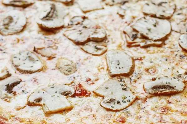 Mantar ile vejetaryen pizza closeup