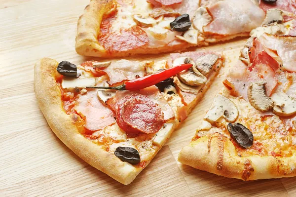 sıcak dilim pizza ahşap oyun tahtası 