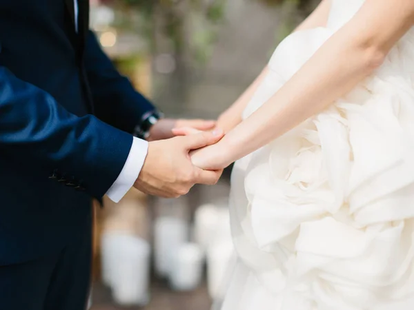 Newlyweds Hold Hands Close Groom Dark Blue Suit Bride White — Foto Stock