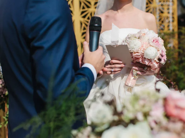 Bride Groom Close Groom Says Oath Microphone Bride Stands Holds — Foto Stock