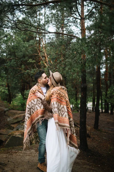 Boho Style Wedding Forest Bride Groom Kiss Covered Navajo Indian — Stockfoto