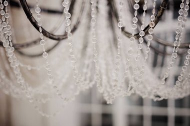 Kristal avize yakın plan. Web masaüstü duvar kağıdı, kart, davetiye, düğün veya bebek partisi albümü, arkaplan, sanat.