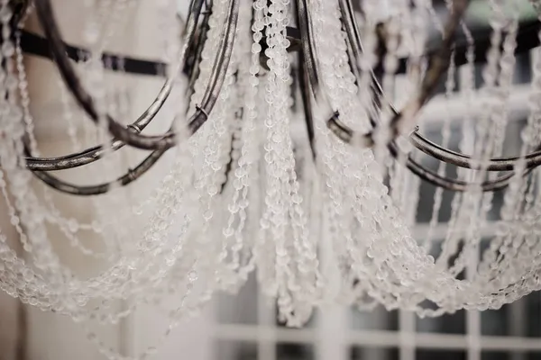 Kristal avize yakın plan. Web masaüstü duvar kağıdı, kart, davetiye, düğün veya bebek partisi albümü, arkaplan, sanat.