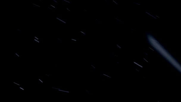 暗い背景に雪が降っています 黒を背景にした本格的な雪 アニメーションの雪効果 映像雪の記事背景 — ストック動画