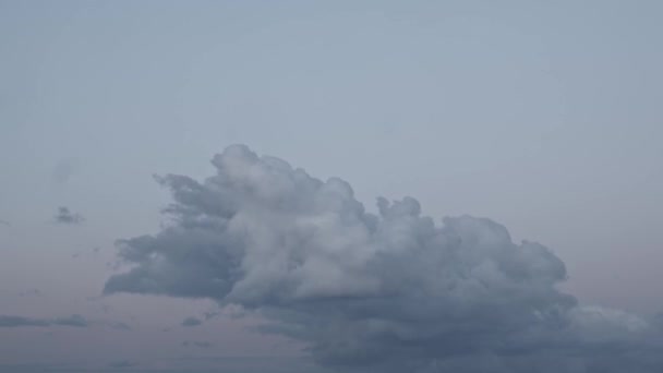 Beyaz Kabarık Bulutların Gökyüzünde Hareket Ettiği Zaman Dilimi Görüntüler Doğanın — Stok video