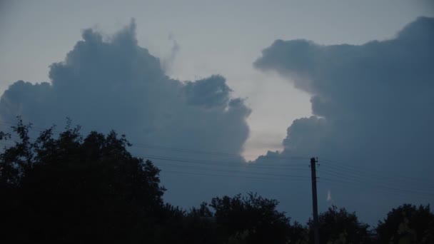 Dramatyczne Ciemne Chmury Burzowe Poruszają Się Szybko Timelapse Szare Chmury — Wideo stockowe