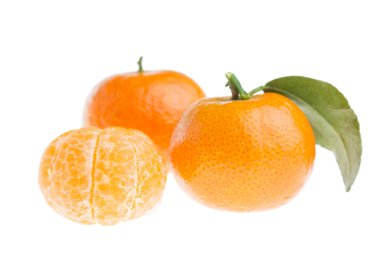 mandalina beyaz arkaplanda izole edildi