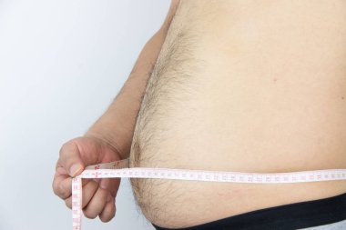 Adamın karnına yakın çekim.