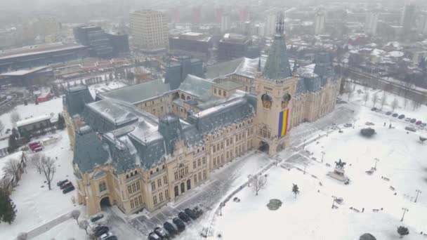 Aerial Kuvamateriaalia Kulttuuripalatsi Iasi Romania Talvikaudella Kun Sataa Lunta Video — kuvapankkivideo