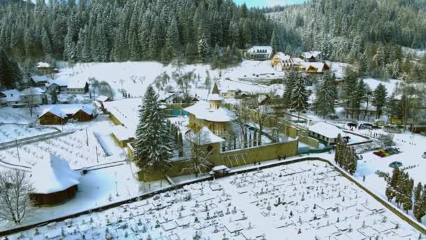 Imágenes Aéreas Del Monasterio Medieval Voronet Ubicado Condado Suceava Rumania — Vídeos de Stock