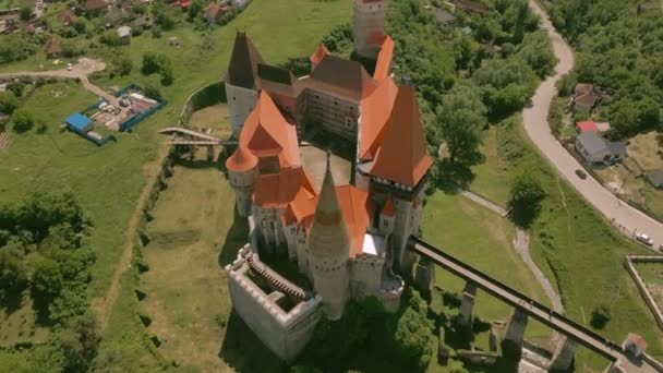 Romanya Nın Hunedoara Kentindeki Hunyad Kalesinin Havadan Görünüşü Kale Geri — Stok video
