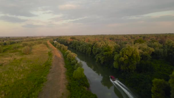 Imágenes Aéreas Canal Delta Del Danubio Disparado Desde Dron Mientras — Vídeos de Stock