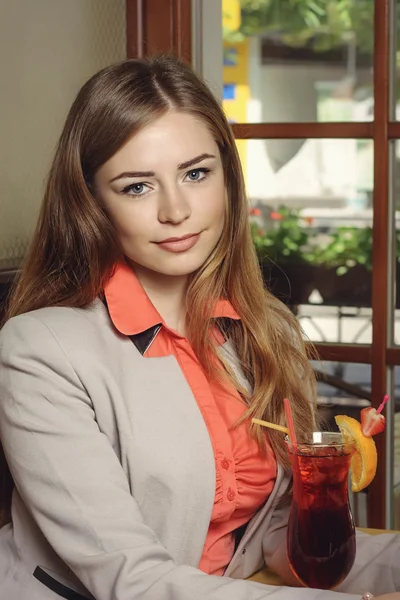 Portrait of a girl in a restaurant. — Stock Photo, Image