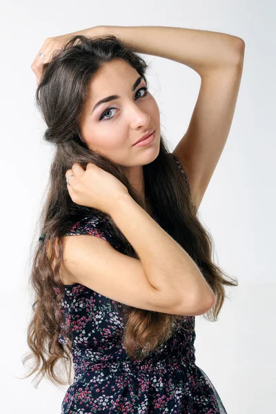 Menina posando em estúdio — Fotografia de Stock