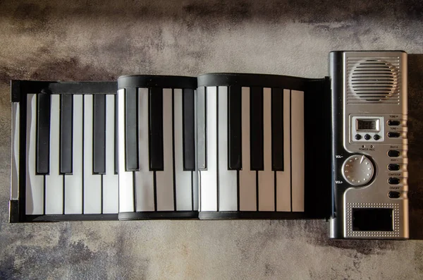 Teclado Portátil Piano Eletrônico Dobrável Sintetizador Para Aprender Música Piano — Fotografia de Stock