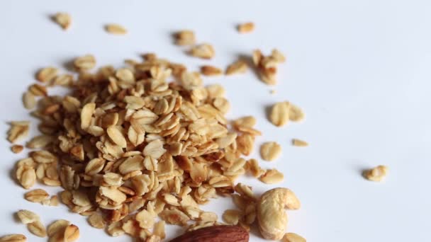 Puñado Granola Con Nueces Cayendo Lote Desayuno Cereales Avena — Vídeo de stock