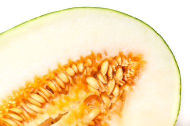 Tatlı kavun dokusunu kapat. Yarım karpuz piel de sapo beyaz arka planda izole.