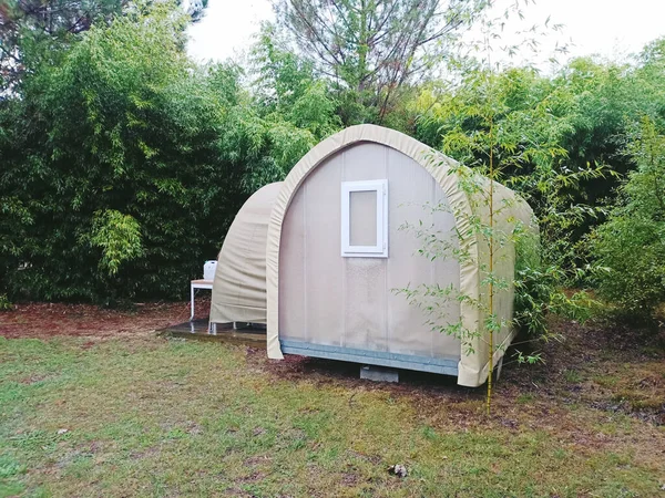 Camping Una Pequeña Casa Concepto Tienda Campaña —  Fotos de Stock