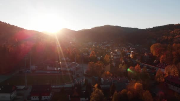 Mountain Town Gün Batımı Yüksek Kalite Hava Görüntüsü Video Klip