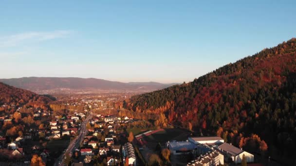 Mountain Town Gün Batımı Yüksek Kalite Hava Görüntüsü Telifsiz Stok Video