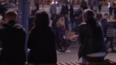 Gece Caddesi Prostest 'i, afişlerle. Yüksek kalite 4k görüntü