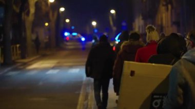 Gece Caddesi Prostest 'i, afişlerle. Yüksek kalite 4k görüntü