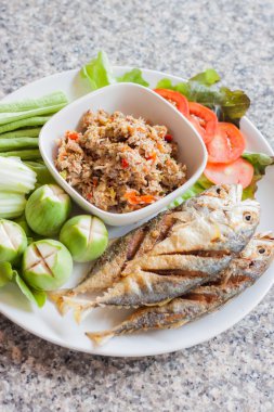 Chili yapıştır ile uskumru