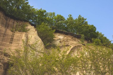 Kumdan duvar, kum kayalığı. Yüksek kalite fotoğraf. Yüksek kalite fotoğraf