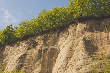 Kumdan duvar, kum kayalığı. Yüksek kalite fotoğraf. Yüksek kalite fotoğraf