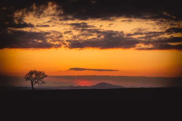 Schöner Sonnenuntergang Ländlicher Landschaft Berge Hintergrund Hochwertiges Foto — Stockfoto