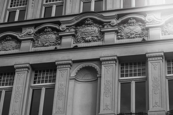 Die Fassade Eines Historischen Gebäudes Hochwertiges Foto — Stockfoto