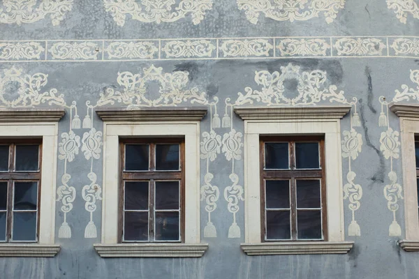 Sgraffito Wanddekor Vor Historischem Gebäude Hochwertiges Foto — Stockfoto