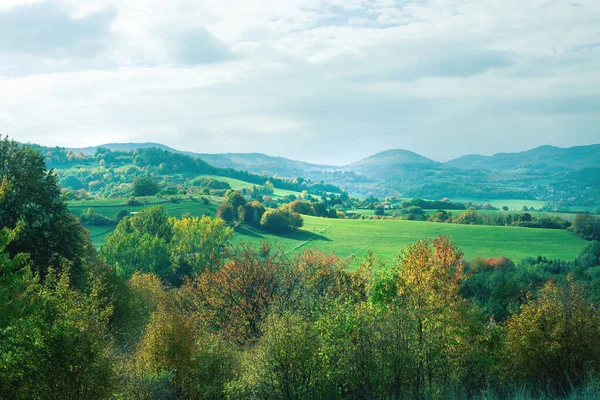 Landelijk Landschap Een Zonnige Dag Herfst Bergen Achtergrond Hoge Kwaliteit — Stockfoto