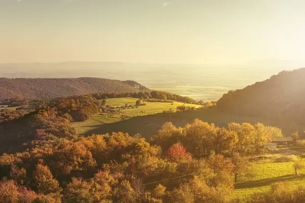 秋の季節に丘陵地帯の風景 高品質の写真 — ストック写真